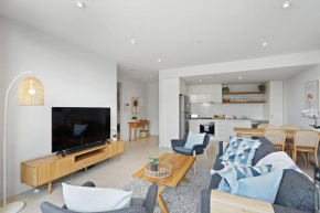 A River-side 2bdm Footscray Oasis + Parking, Melbourne